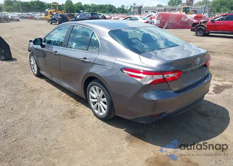 2018 Toyota Camry Le из США, поврежденный, VIN 4T1B11HK3JU645801